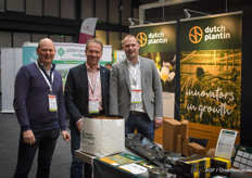 Strawberry growers John and Stefan Verpaalen visit Wim Roosen with Dutch Plantin 