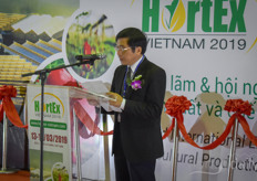 Many government officials were present during the opening of the show. The minister from the department of crop production emphasised the wish of the local growers to move forward.