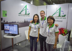 Nhan Nguyen, Neta Manor & Phuong Le with Nam Du Argos Vietnam, building greenhouses