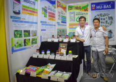 The team with Hu-Bas imports fertilisers, flower-bulbs & plants. In the photo Gio Chung, managing director, and his colleague Chung Jae Woong.