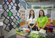 Winnie Wang & Anna An with Wo Lian show the nets & aluminium solutions of the company. 