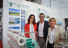 Ricardo Martinez with Asesores en Invernaderos is flanked by Valeria Delfine & Patrizia Giuliana with Arrigoni 