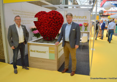 Hennie Brockhoff and Ruud Klasens at Schreurs, the only breeder present at the fair. According to Ruud, there is at least one good reason for being present. When greenhouse builders go abroad to realize turn-key projects, the client is often interested in this particular curious detail: what should I actually grow once I have the whole thing ready? "Then we have a couple of great ideas."