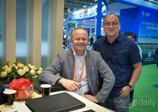 Arno van Deursen with Van der Valk Horti Systems & Michael Lee with Planti.