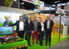 Marco Vijverberg with Atout Services (in the middle) with on the left the team of Erfgoed (Cock van Bommel & Hugo Paans) and on the right the team of Hortilux (ISabelle Endhoven Garcia & Michel de Wit)