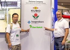 Koshi Fujimaki of Agrimind noticed DanDutch' logo on the Partnering companies sign of Daisen so Xander had to be pictured with him