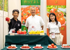 Kei Narumi with Enza Zaden, Maruo of Enken, and Dayeon Park with Enza Zaden presenting their various tomato varieties for greenhouse operators