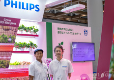 Gauri Maharjan and Masahiko Suzuki of Philips showing off the latest LED solutions for CEA operations