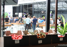 From around 4 o'clock, the hall, which will soon serve as a canteen, filled up with guests.