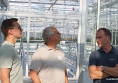 Pim and Ronald Verkade of Verkade Klimaat get a bit of explanation from Hans van der Vlis of Metazet.