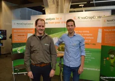 Joan Timmermans and Maikel van de Ven (NovaCropControl) explained about plant sap testing and analysing the crop.