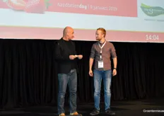 Coen Wagter with Royal Berry lost 50 euros to chairman Ad during the opening of the Aardbeiendag, but later returned as ambassador of enthusiasm.
