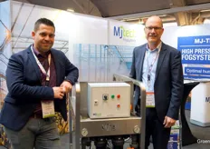 Peter van den Bemd and Ruud van Aperen with MJ-Tech Fogsystems. This year many cucumber nurseries are equipped with fog installations.