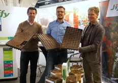 Mark Verheul, Lars Tolenaars & Arjen van Leest of Jiffy are helping many growers in the blueberry propagation with their Preforma products.