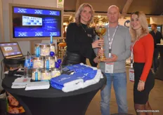 Sanne Stoop and Famke den Braber presented the winner of the ICE Agency Trophy: Arjan van Hemert, head grower at Dutch Berries by 